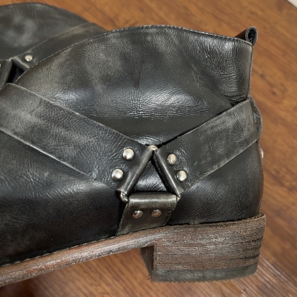 KOOLABURRA BY UGG | DAME HARNESS ANKLE BOOTS DISTRESSED LEATHER - Picture 11 of 13